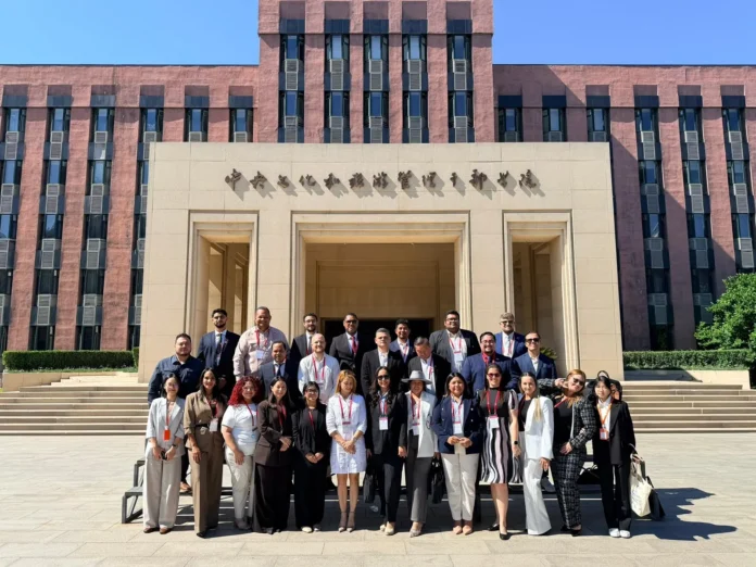 Delegación dominicana en seminario de turismo.