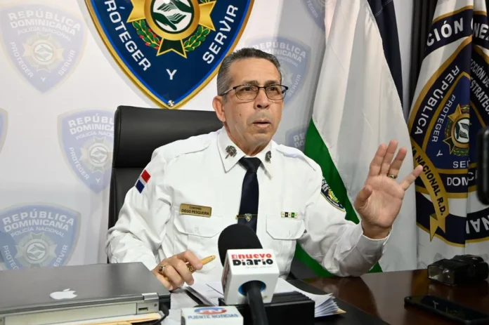 Policía busca a hombre acusado de homicidio.