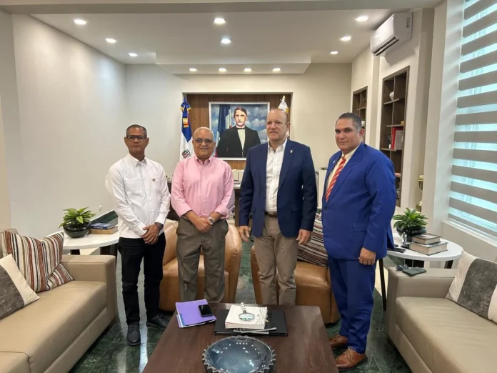 Cruz Roja presenta proyectos al alcalde Santiago