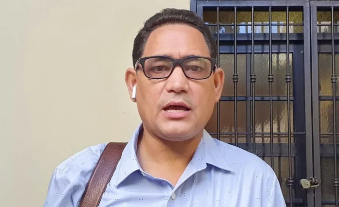 ADP rechaza descuentos salariales a maestros.