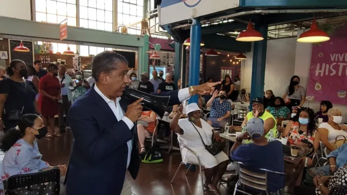 Congresista Espaillat recibe reconocimiento en NY.