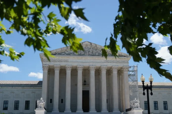 Jueces del Supremo reportan ingresos por libros