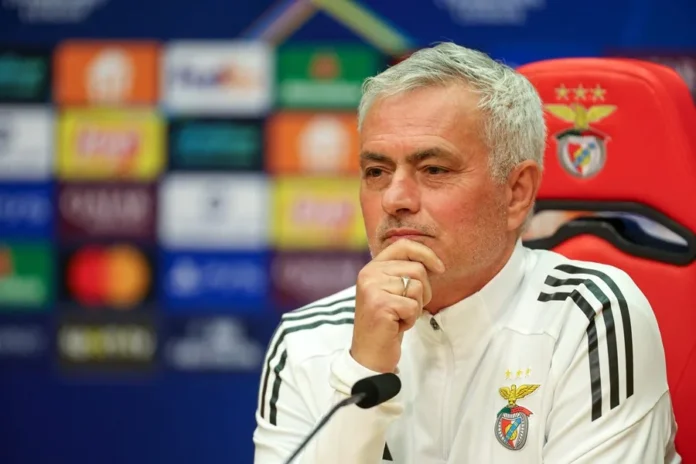 Benfica confirma traspaso de Mourinho al Madrid.