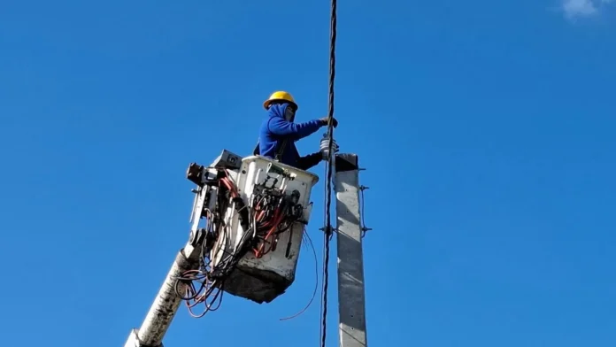 Modernización de red eléctrica en Loma de La Piña