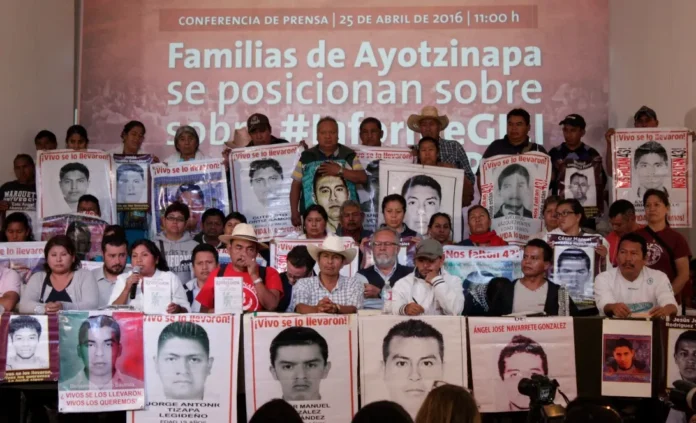Padres de Ayotzinapa exigen justicia y verdad.