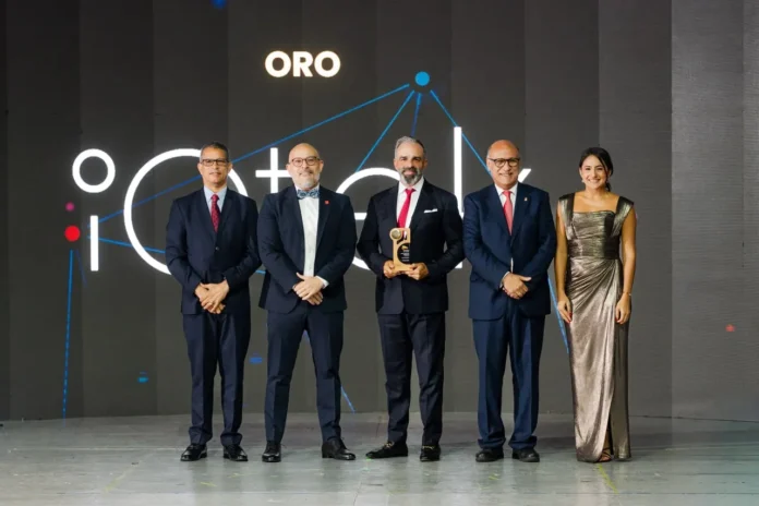 iQtek recibe medalla de oro en calidad.