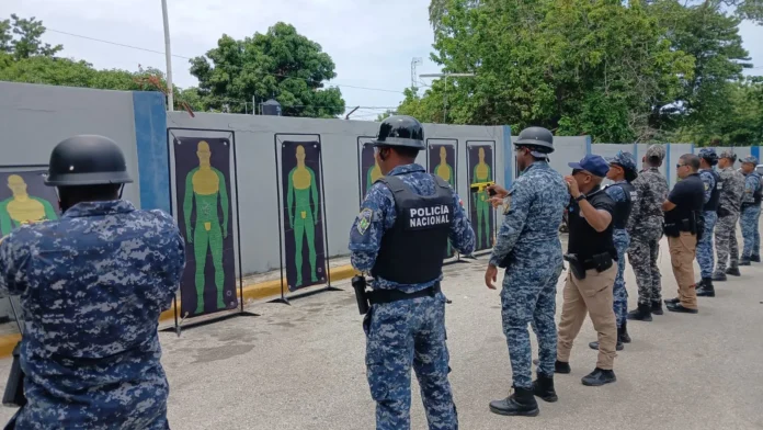 Capacitación de policías en uso de Taser