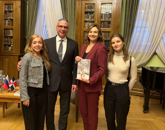 Arelis Domínguez en encuentros literarios en Rusia.