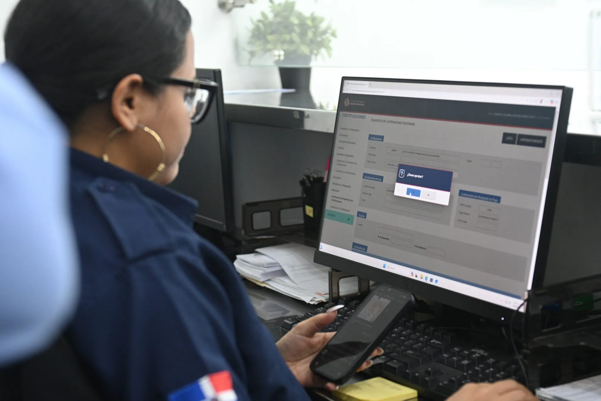 Menores reciben permisos de salida digital