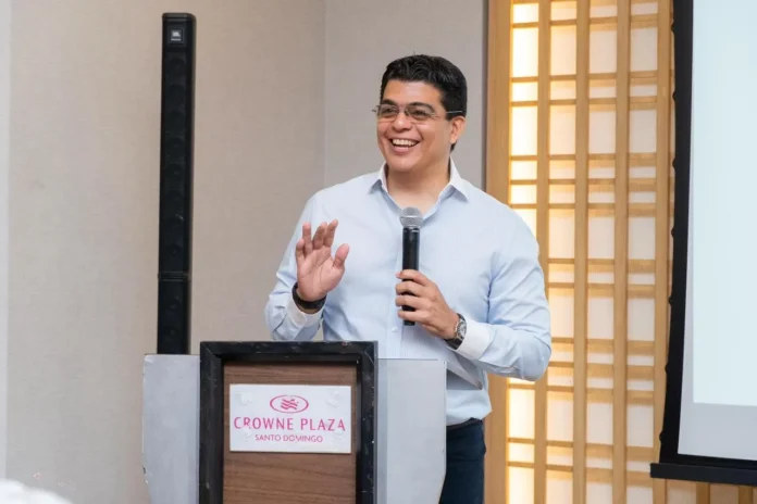 Fellito Suberví presenta proyecto de acueducto