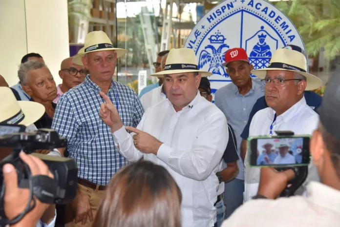 Productores de banano en reunión con ministro.