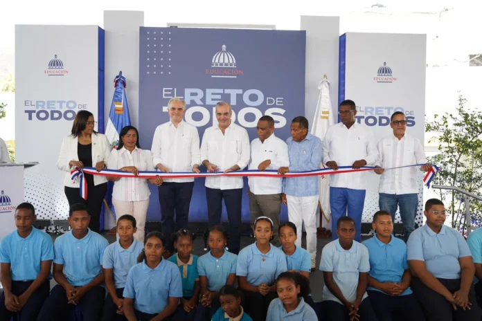 Inauguración del techado en Duvergé.