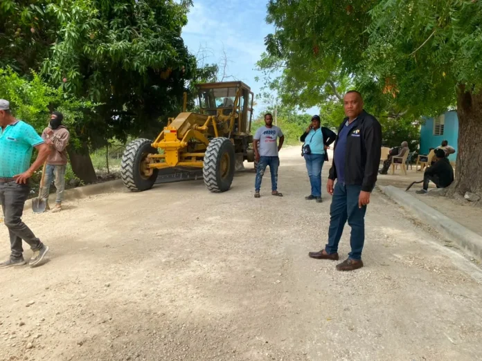 Asfaltado de calles en Galván, Bahoruco.