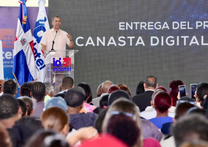 Indotel entrega Canasta Digital en Santo Domingo