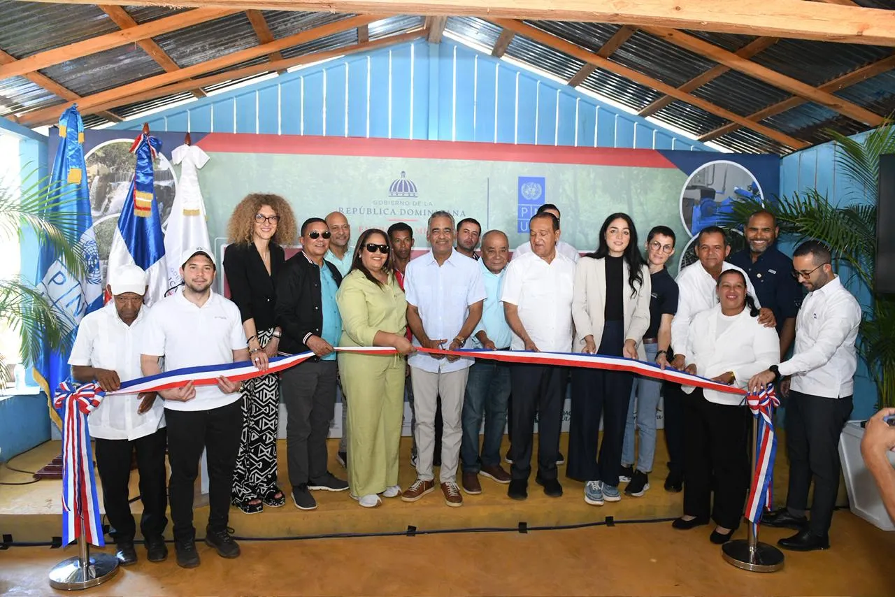Inauguración de hidroeléctrica en La Cidra.