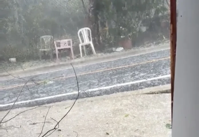 Granizada y lluvias en La Placeta, Santiago