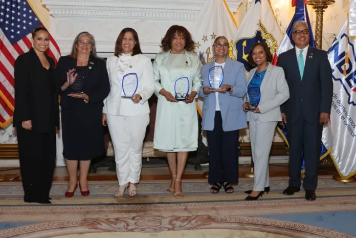 Mujeres dominicanas líderes en Rhode Island