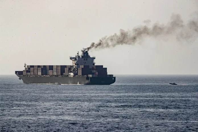 Marineros indios fallecen en ataque en Omán.