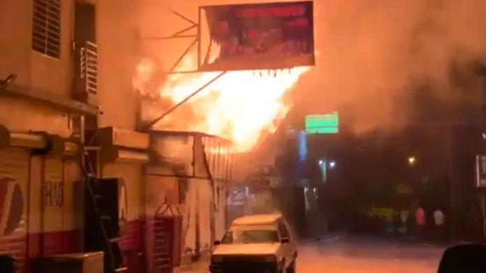 Incendio en tienda Z Motor Parts Las Matas