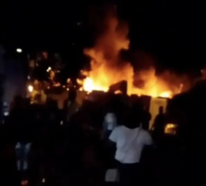 Incendio en Cancino Adentro, Santo Domingo Este.