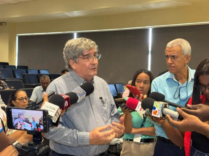 Catedrático UASD discute subsidios a combustibles.