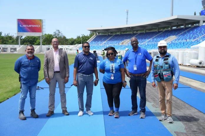 Instalación de pista de atletismo moderna.
