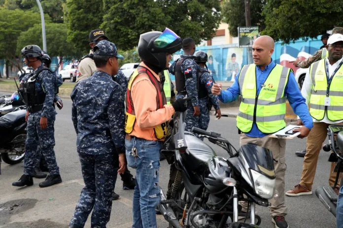 Operativo del Intrant en Santo Domingo.