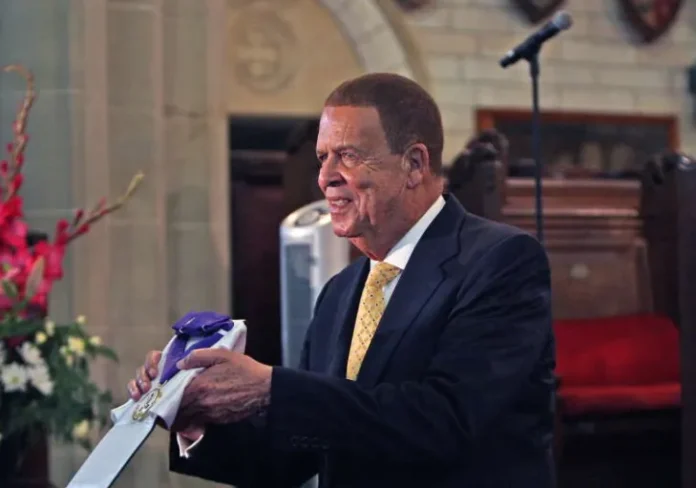 Homenaje a John Swan en Bermudas