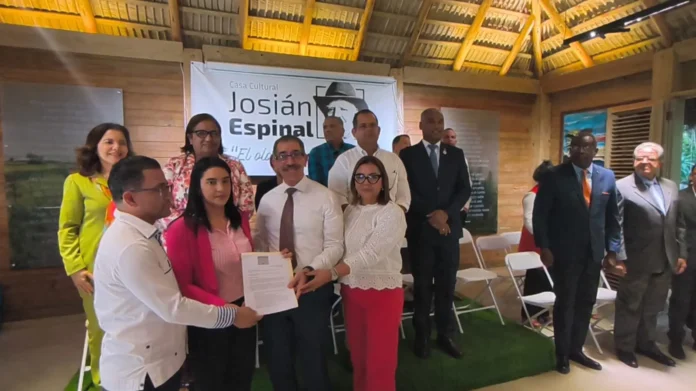 Jorge Asjana dialoga sobre educación en UASD