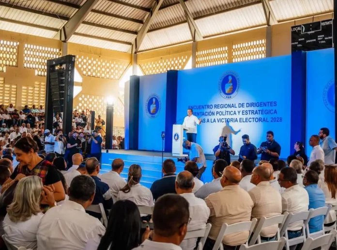 Encuentro del PRM en Santiago, dirigentes