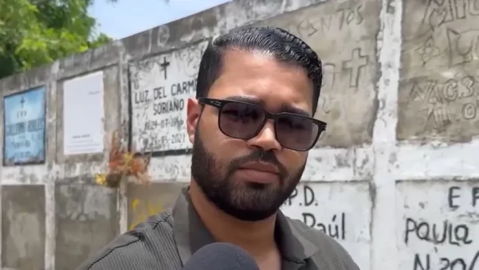 Retiro de restos en cementerio de Bayaguana