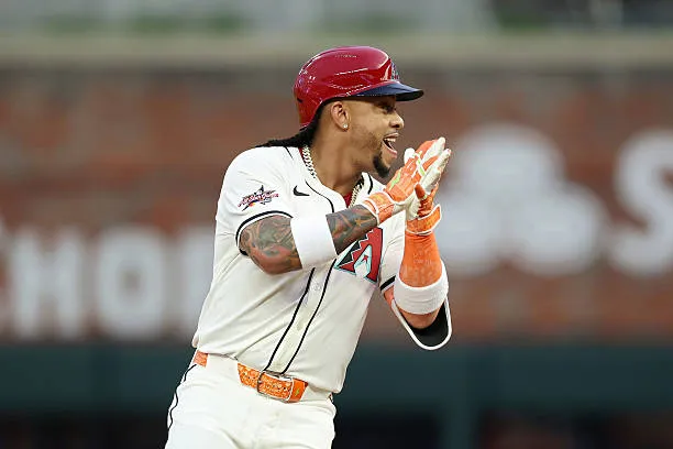 Ketel Marte celebra victoria de Diamondbacks.
