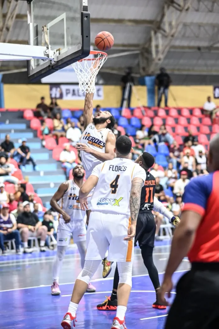 Héroes de Moca celebran su victoria semifinal.