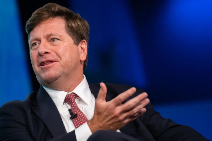 Trump nomina a Jay Clayton como director.