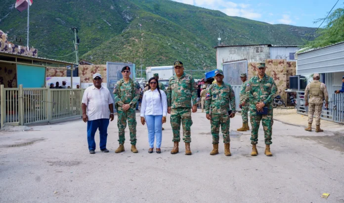 Construcción de verja fronteriza en República Dominicana