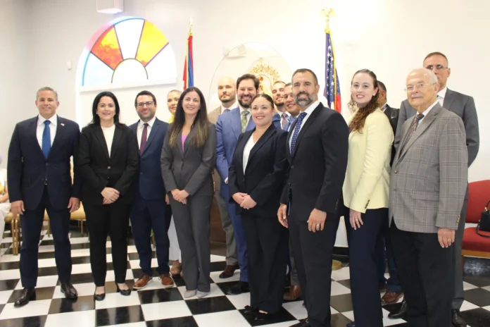 Opositores cubanos buscan abogados para libertad