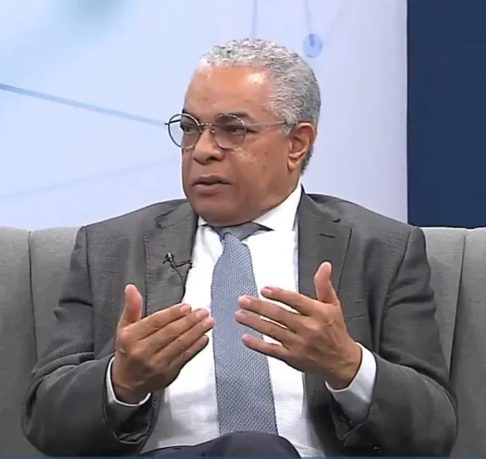 Luis Reyes critica paquete fiscal engañoso.