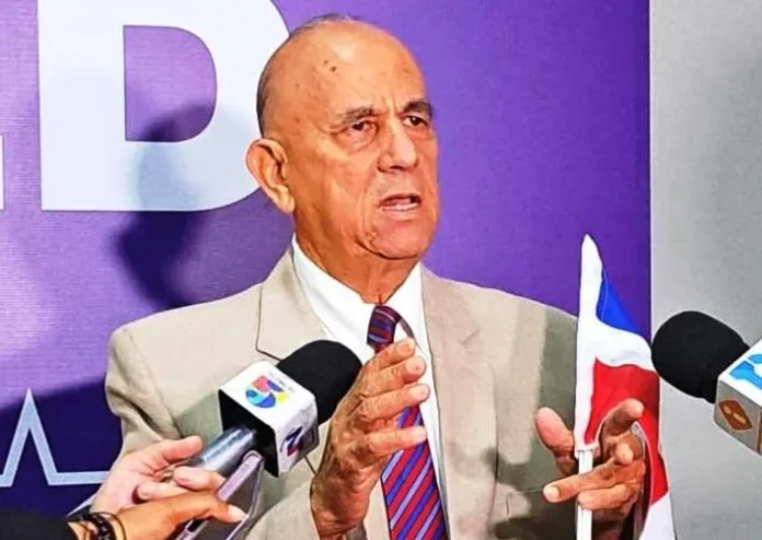 Luis de León promueve ideario de Bosch.