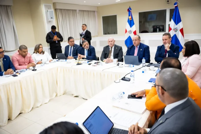 Magín Díaz habla sobre recaudación fiscal.