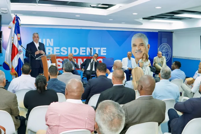 Miguel Vargas en asamblea del PRD en Baní