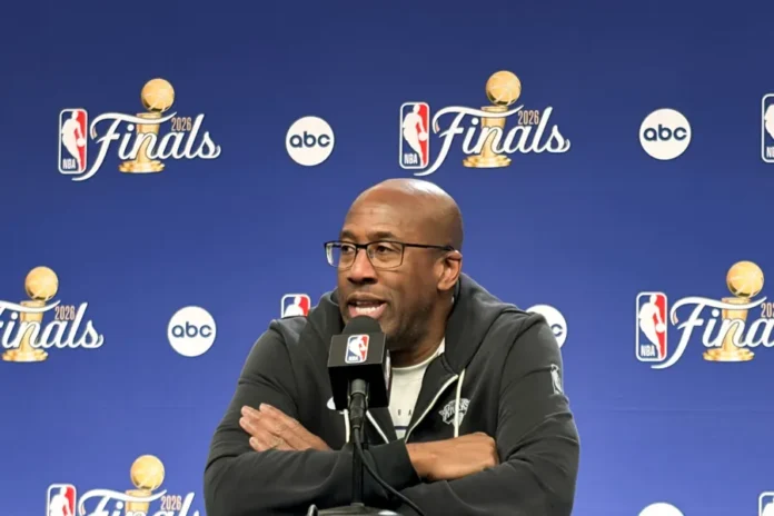 Mike Brown habla sobre la calma de Knicks.