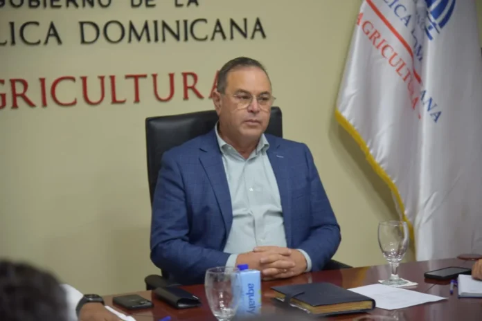Agricultura exige cumplimiento a contratistas pagos.