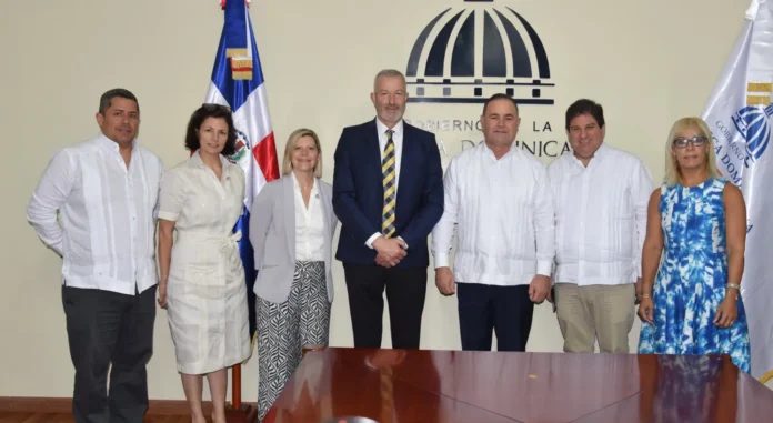 Reunión sobre bioseguridad porcina en agricultura.