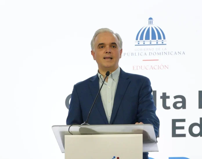 Ministro de Educación en foro sobre transformación.