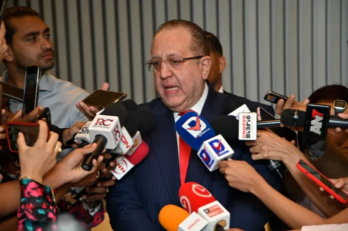 Magín Díaz presenta avances en el Congreso