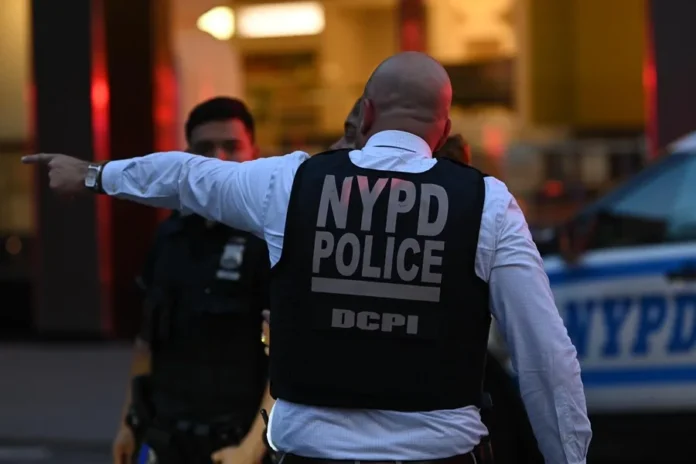 FBI investiga corrupción en policías de Nueva York