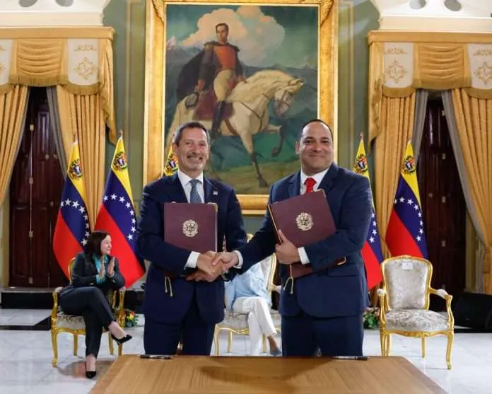 Venezuela y SLB firman acuerdo petrolero.