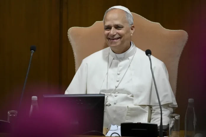 Papa León XIV se reúne con víctimas en España.