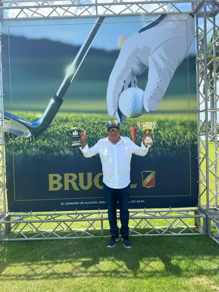 Andrés Dilonex lidera Super Senior B en golf.