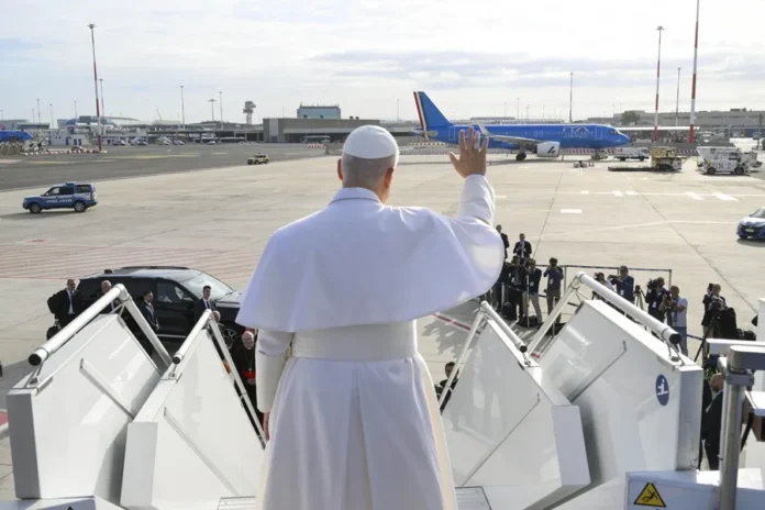 Retraso en salida del papa desde Tenerife
